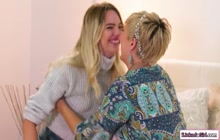 Busty milf licked and facesitted by lesbian blonde